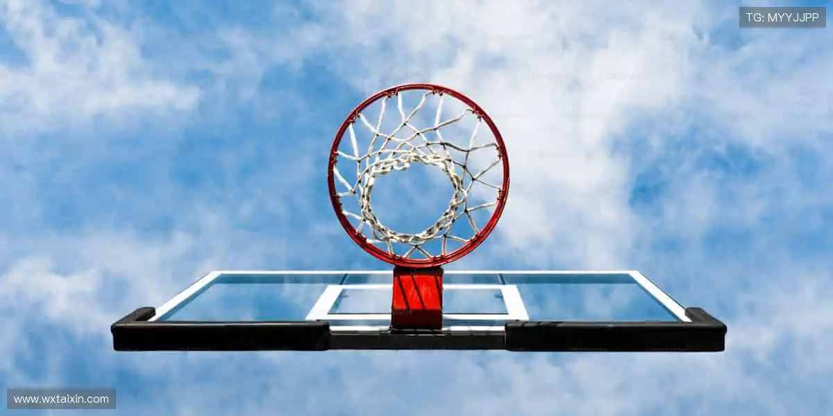 🎮 互动直播,弹幕狂欢,和百万球迷一起嗨翻全场!